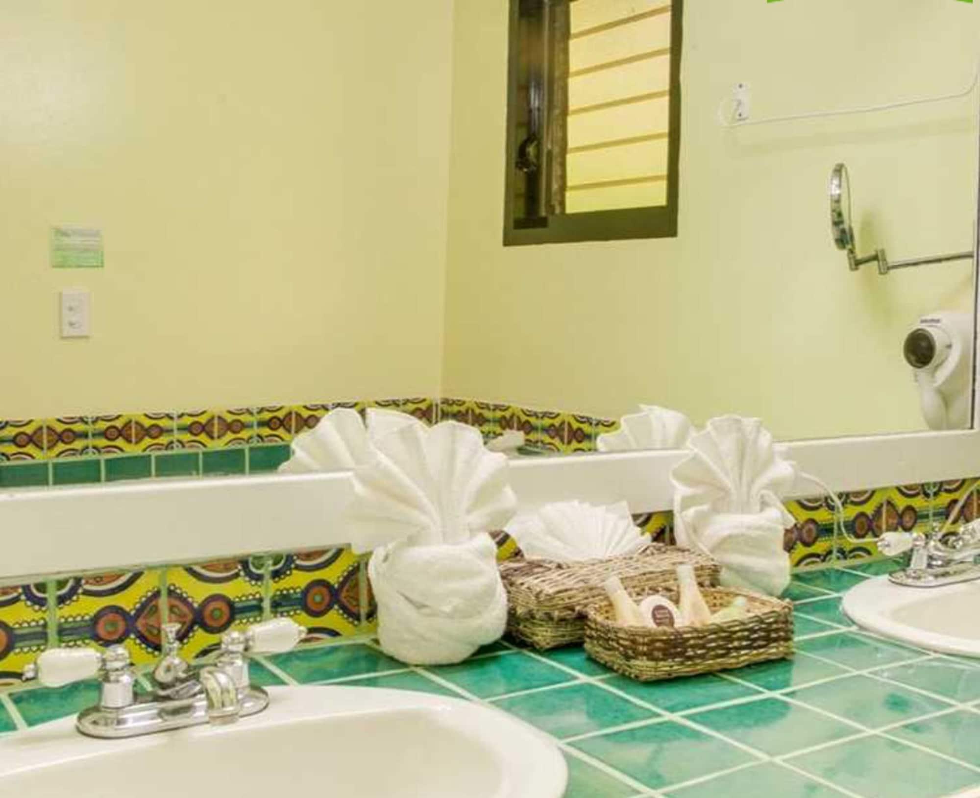Robert'S Grove Beach Resort Placencia Buitenkant foto