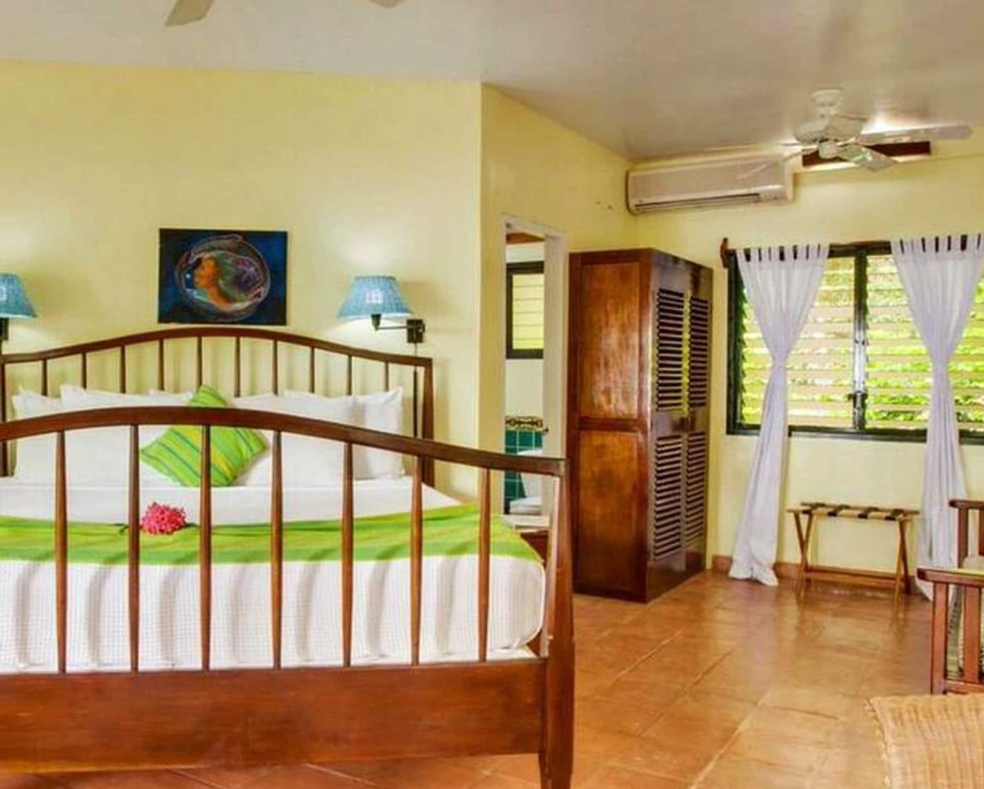 Robert'S Grove Beach Resort Placencia Buitenkant foto