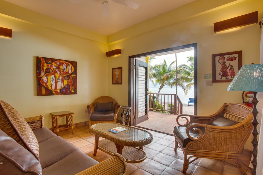 Robert'S Grove Beach Resort Placencia Buitenkant foto
