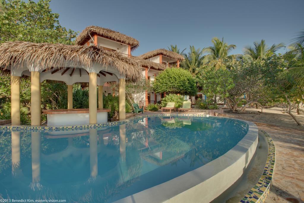 Robert'S Grove Beach Resort Placencia Buitenkant foto